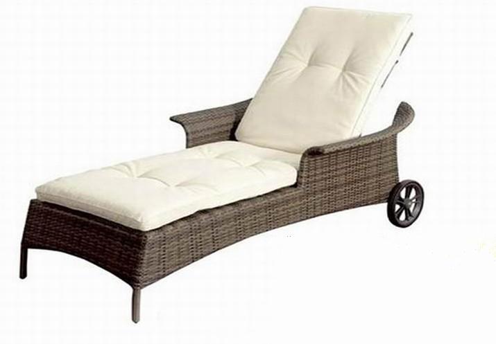 UV-proof outdoor wicker sun lounger with wheel