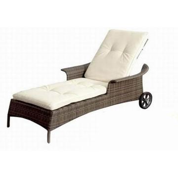 UV-proof outdoor wicker sun lounger with wheel