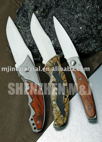 Ceramic folding knife