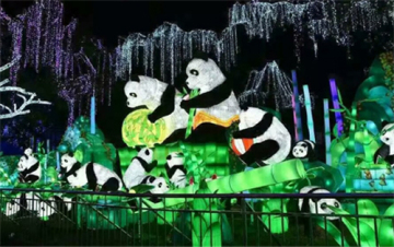 There Are Various Colors and Styles of the Christmas Lantern Decor