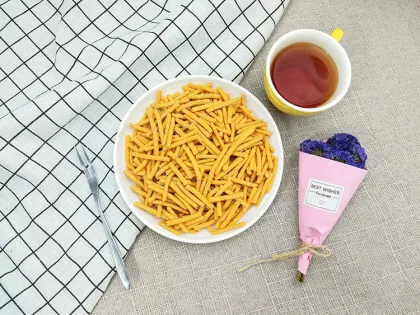 Prawn flavored crispy snacks food puffed food