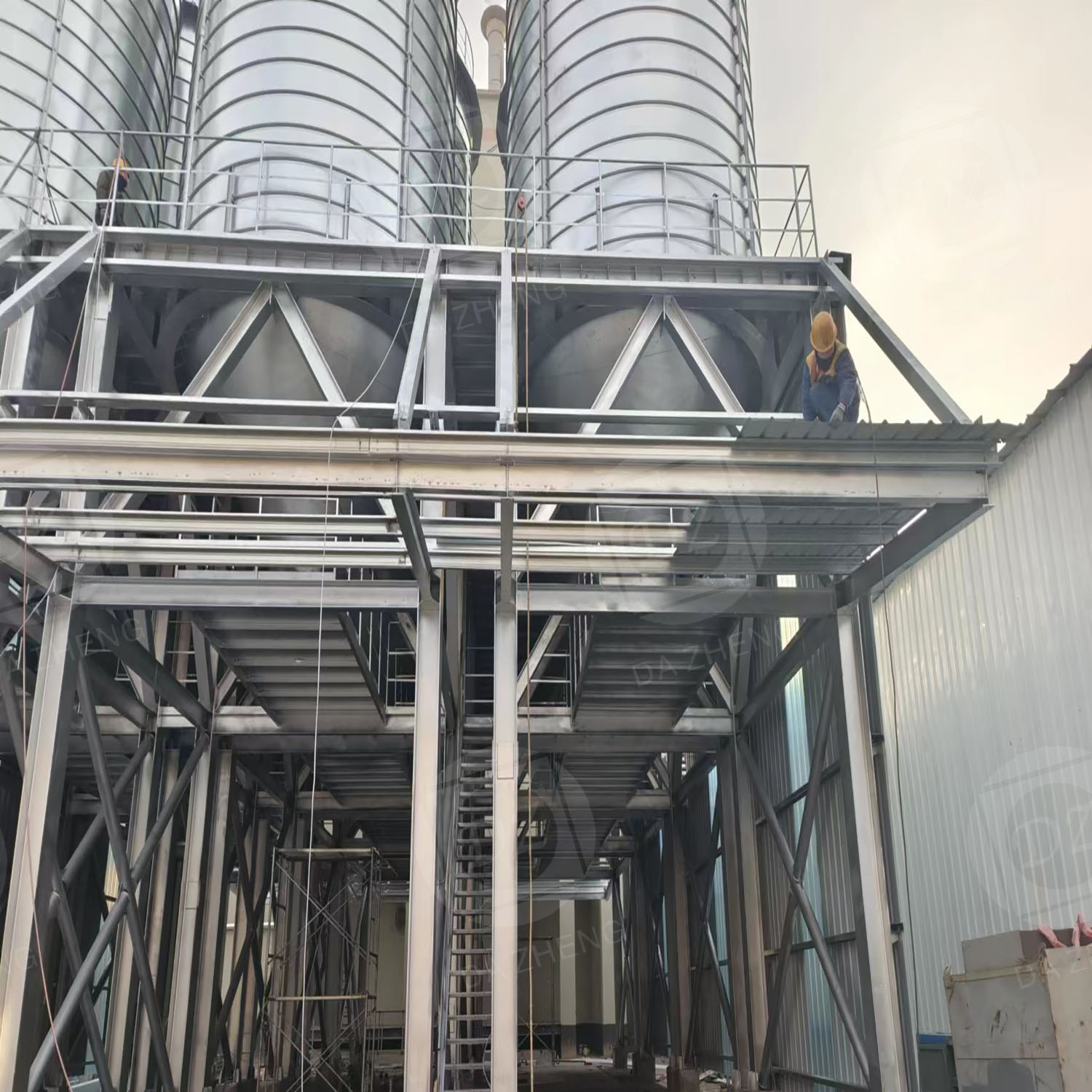 Ore powder storage silo