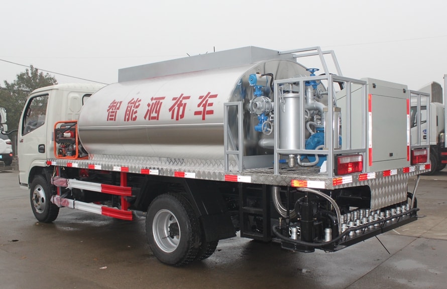 Asphalt distribution truck 2