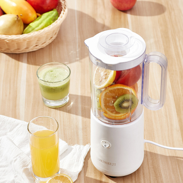 Portable Rechargeable Mini Juicer Cup: Cordless Fruit Blender for Home Use