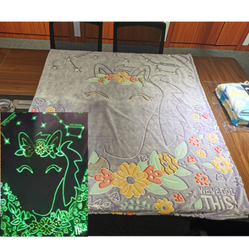 2021 Amazon Top seller microfiber flanner fleece stars pattern Luminous glow in the dark throw blanket for kids