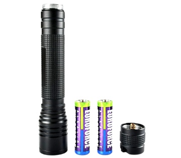 Linterna LED impermeable con 100 lúmenes y multifuncionalidad