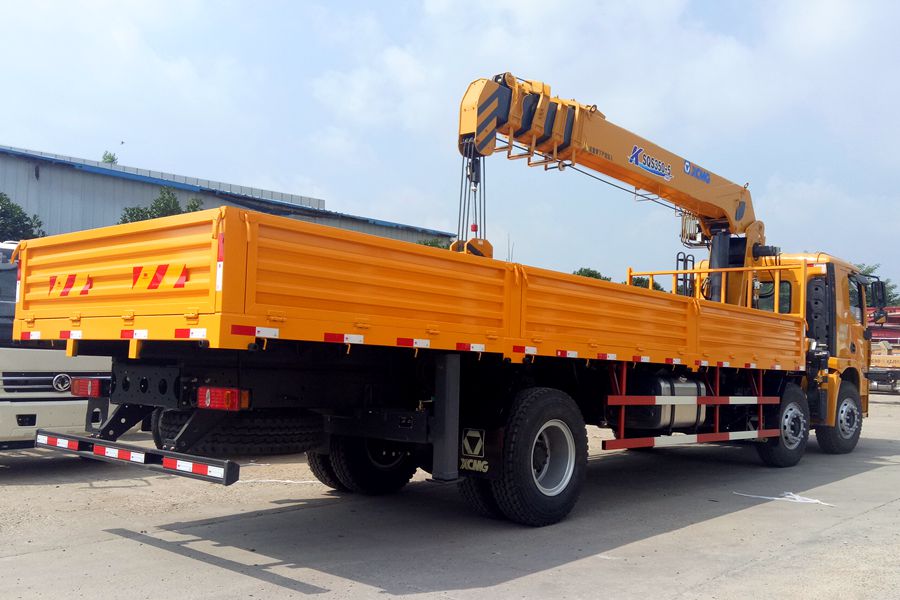 10T Crane Truck 2