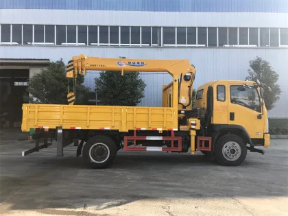 XCMG telescopic boom truck mounted 5T crane