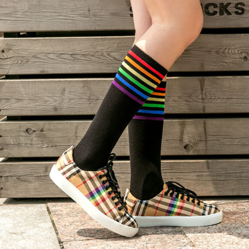 Heißer Verkauf benutzerdefinierte Frau Streifen Socken