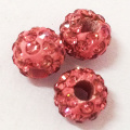 Pendiente de Shamballa con pendiente de aro de cristales Pave de perlas de arcilla