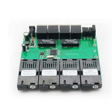 Papan PCB Hitam 100m 4 Pelabuhan Optik Fiber 4 RJ45 Pelabuhan Singlemode Media Converter