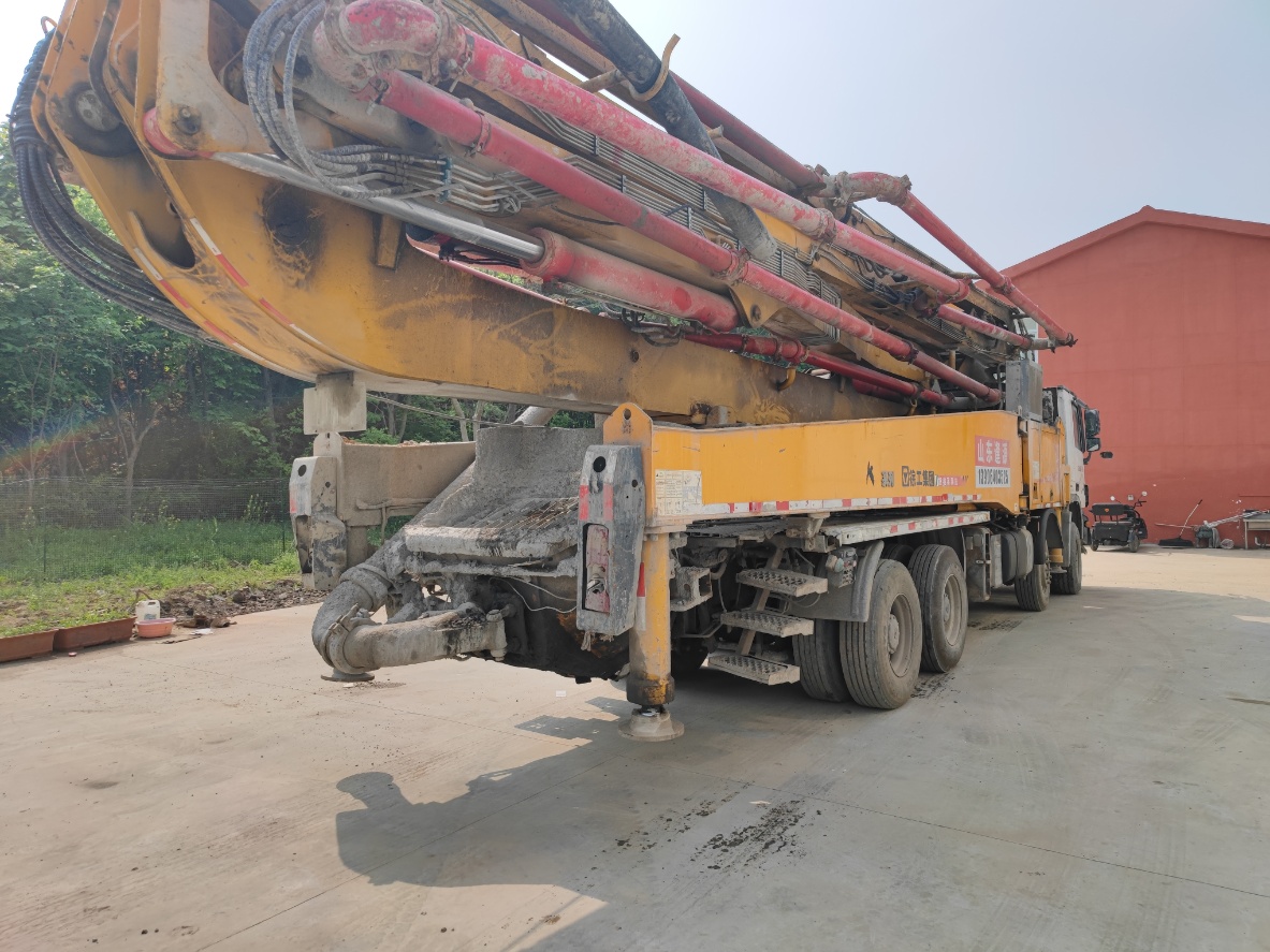 XCMG Mercedes-Benz 56-meter HB56K