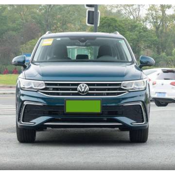 سيارات سيارات غاز Tiguan L في الهواء الطلق في الهواء الطلق