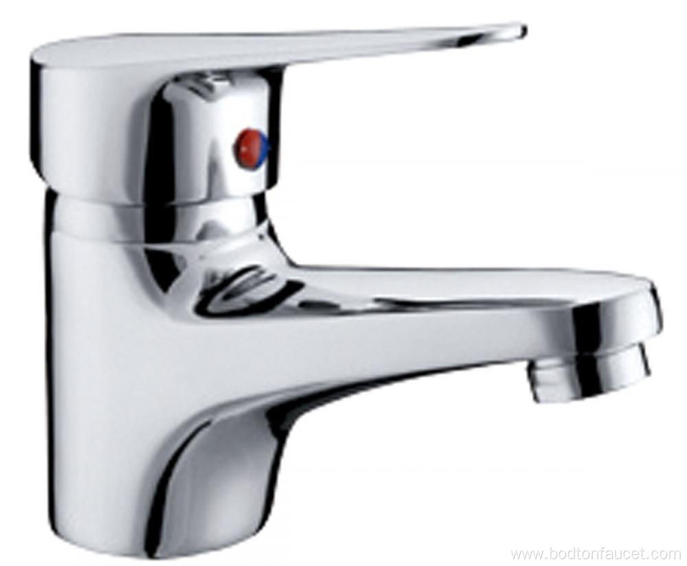 Basin mixer with aerator