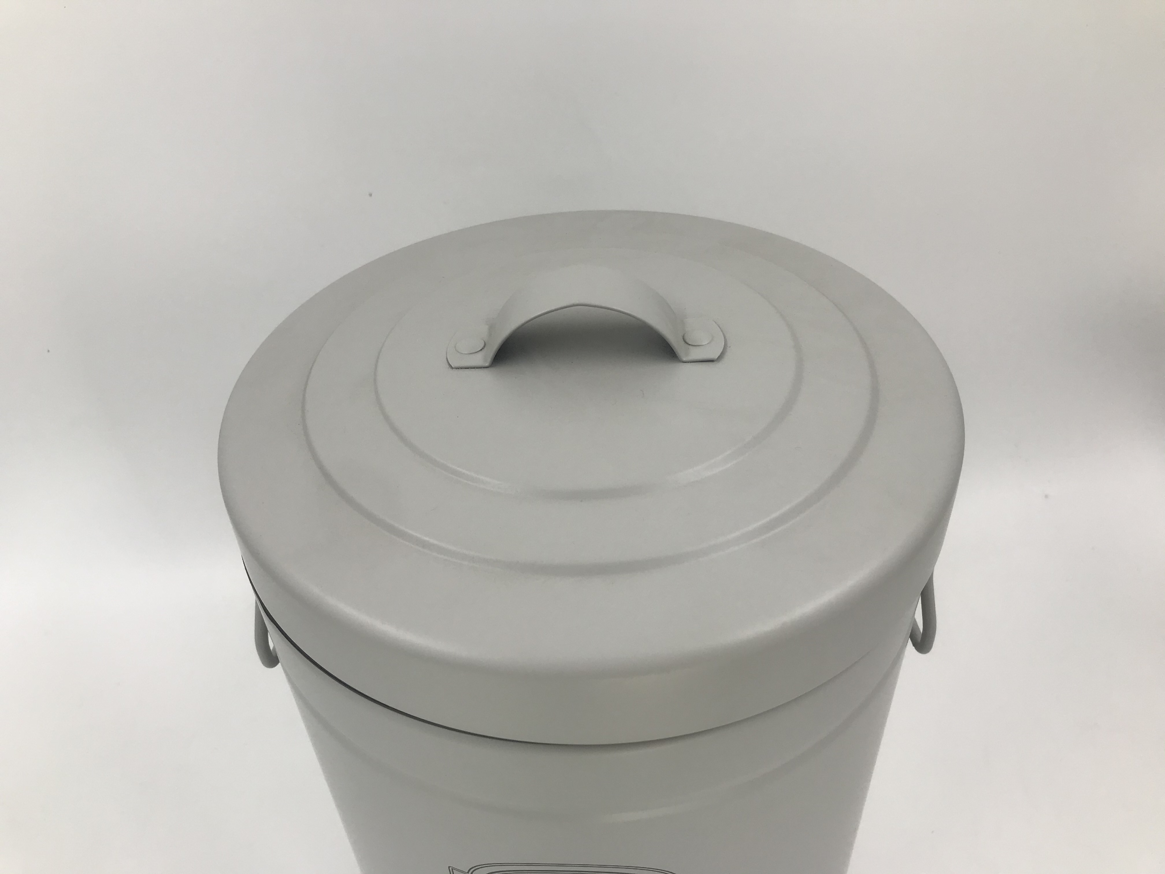 Round Step Trash Can