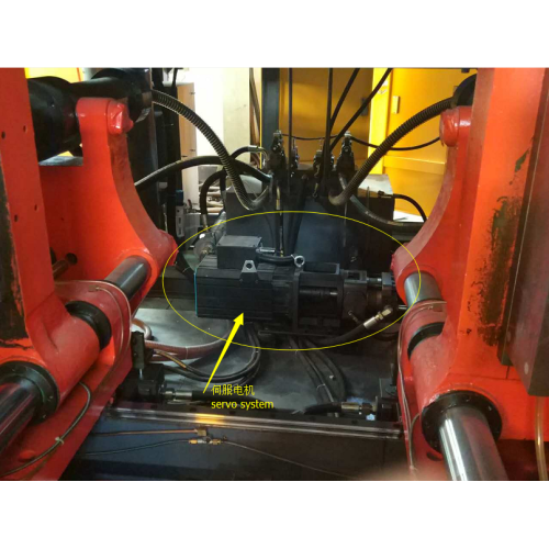 Máquina de extrusión totalmente automática.