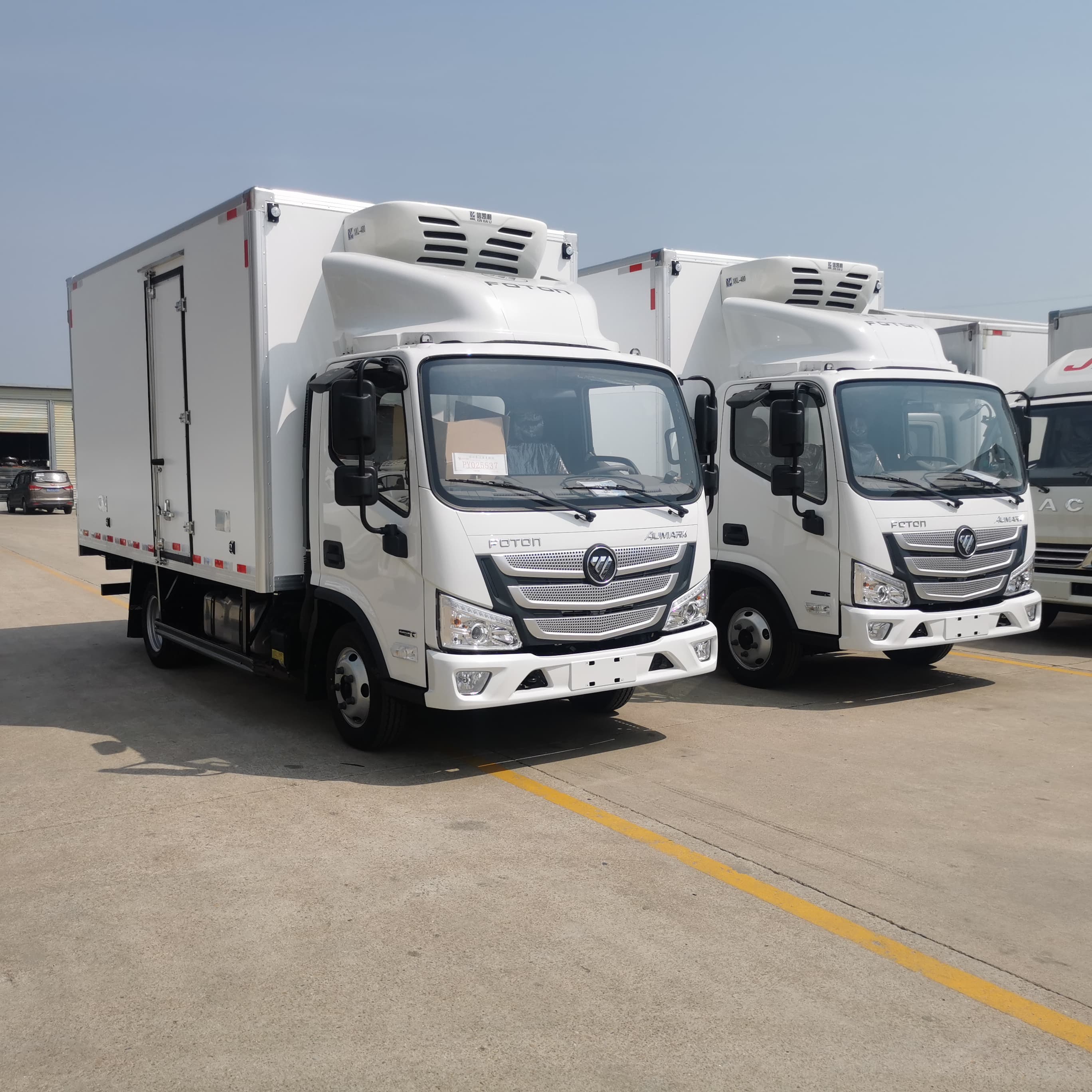 Foton brand cummins engine refrigerator unit food transport truck
