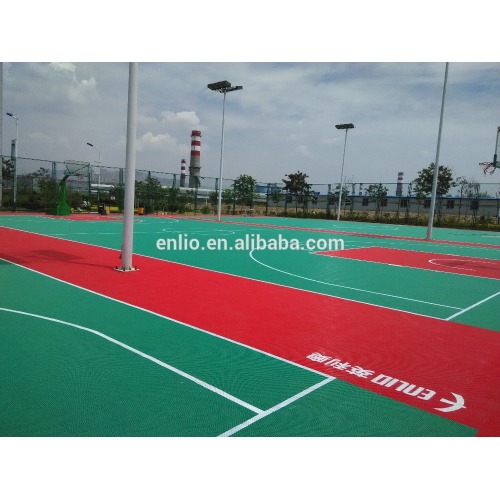 Males de campo de baloncesto de enclavamiento al aire libre