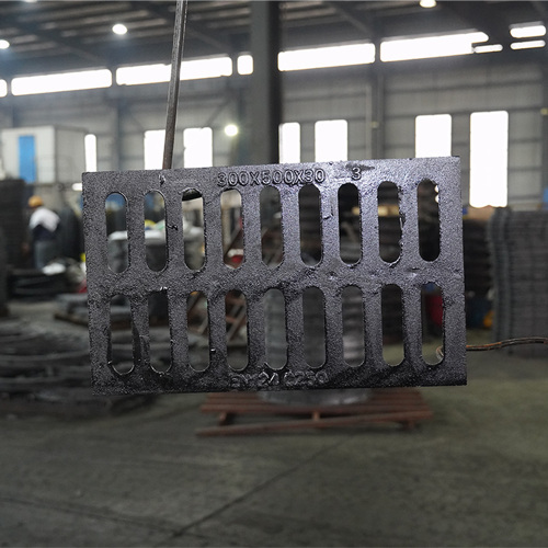 Penutup Kelikir Besi Mulur 300x500x30mm Lurang Saliran
