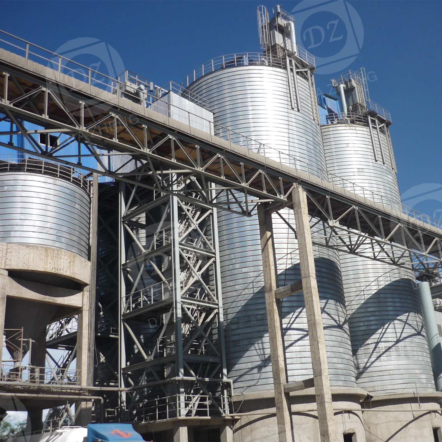 Raw material warehouse for large chemical plants