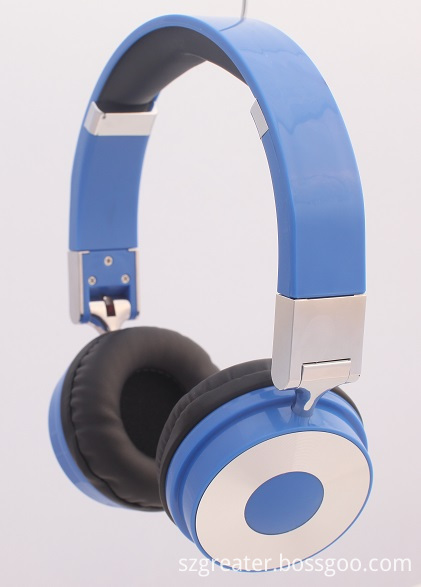 stereo wired headphones