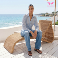 Camicia blu con scollo a V e risvolto twist francese