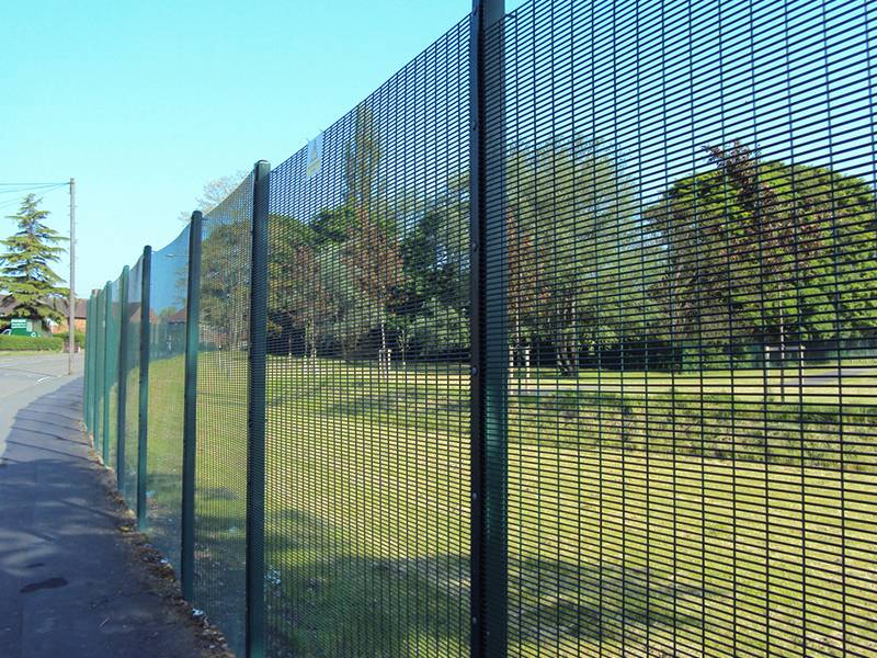 358fence (72)