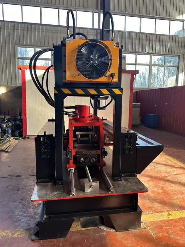 A flat bridge punching machine