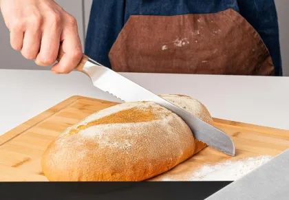 High-Quality Bread Knife for Bakers and Chefs