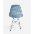 eames dsr gepolsterte Stühle mit blauem Muster