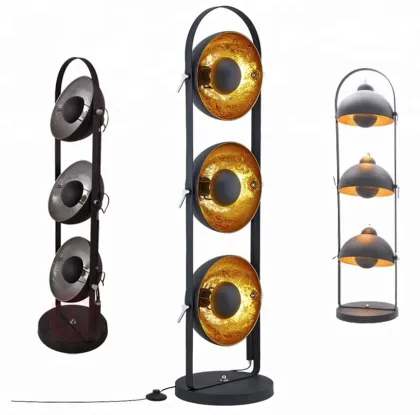Design Stehlampe mit 3 Lampenschirmen in Schwarz und Blattgold-Optik