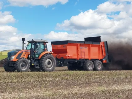 Organic Fertilizer Spreader for Cattle Farms