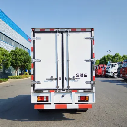 Refrigerated transport truck Refrigerated insulation truck
