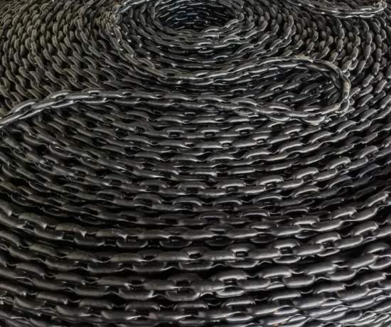 Plastic-wrapped compensation chain in elevator