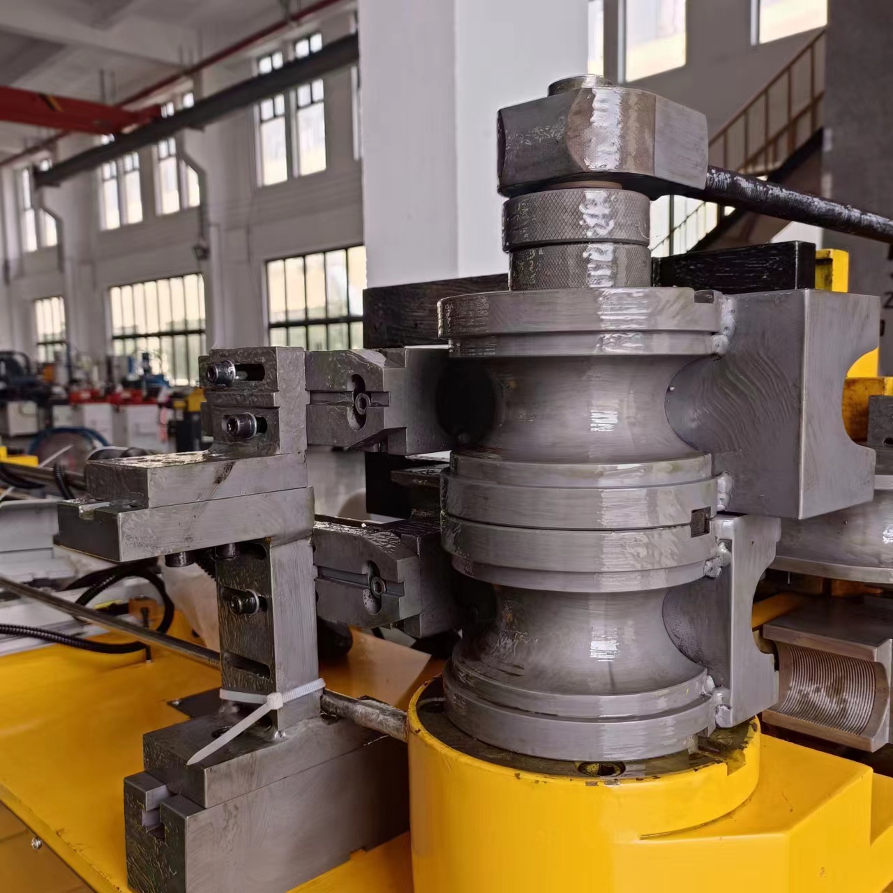 pipe bending machine