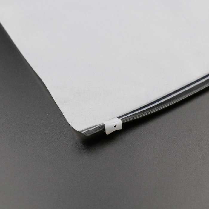 ຖົງທີ່ໃຊ້ແລ້ວທີ່ໃຊ້ໃນການຂົນສົ່ງເຄື່ອງນຸ່ງຫົ່ມທີ່ມີຂົນສົ່ງ