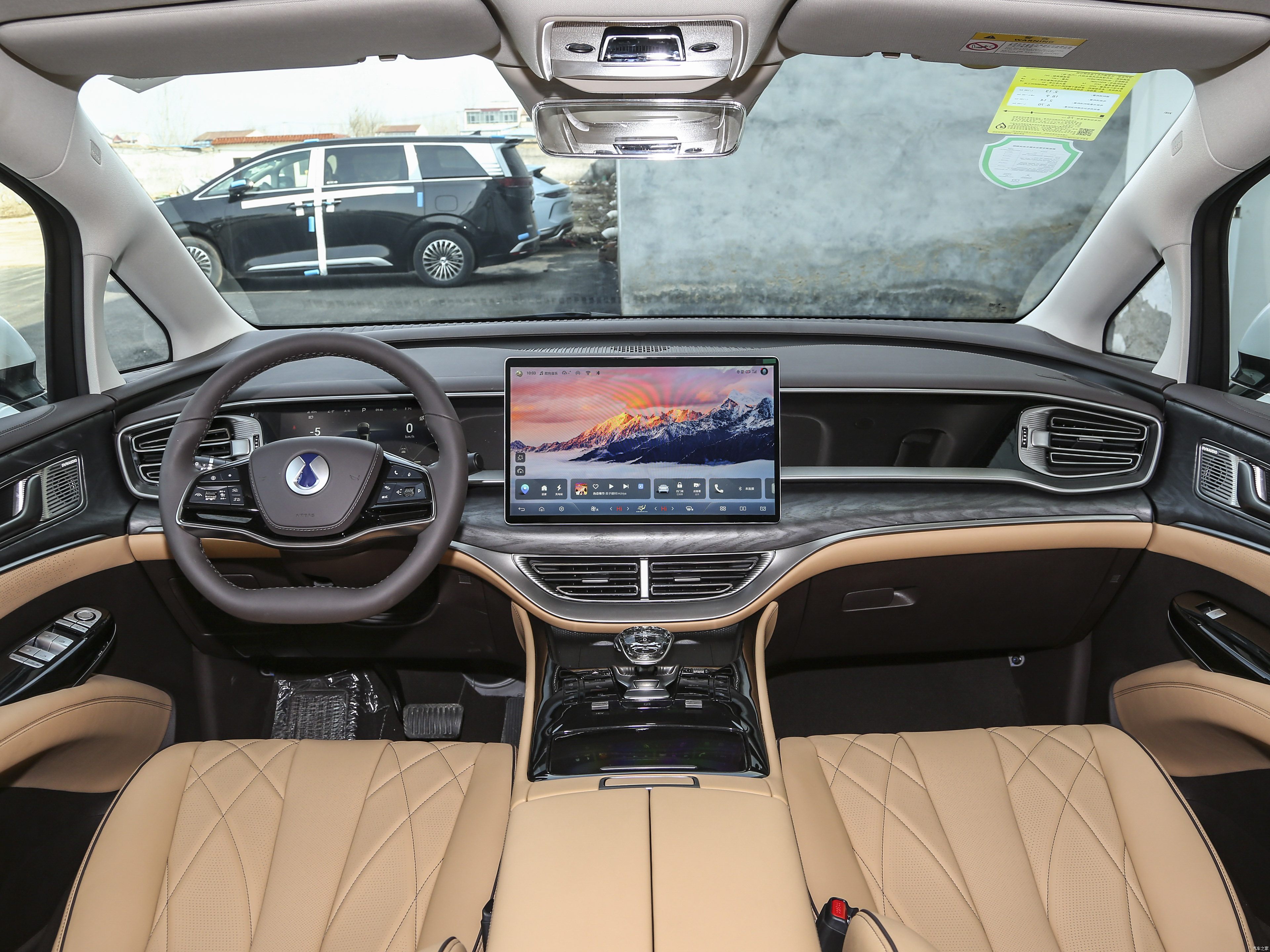 Luxury Business Electric MPV DENZA D9