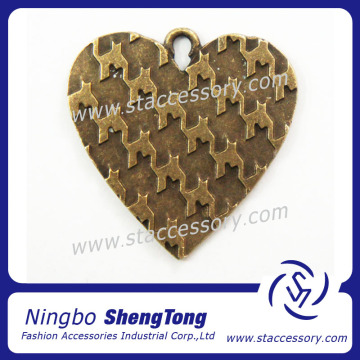 Love Shape Carving Metal Heart Charms Alloy Beads
