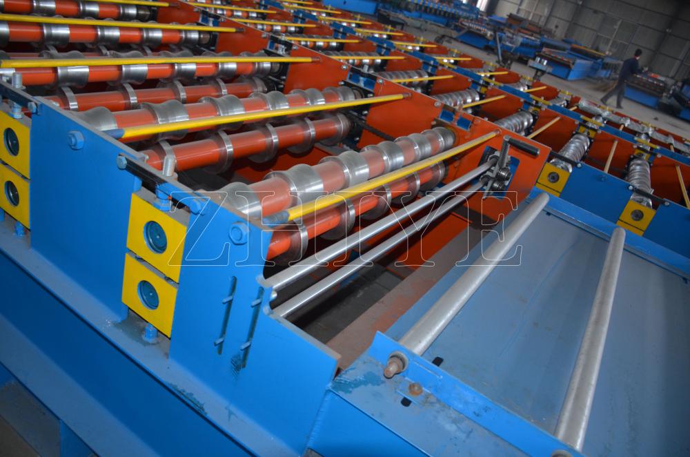 Roofing/Wall Used Sandwich Panel Roller Former Machine