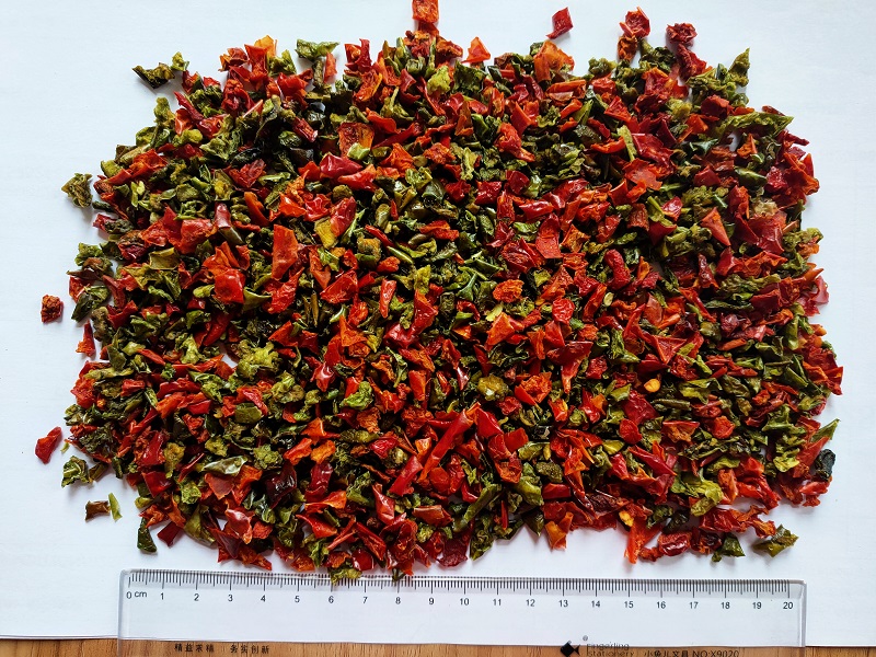 dried red bell pepper and green bell pepper