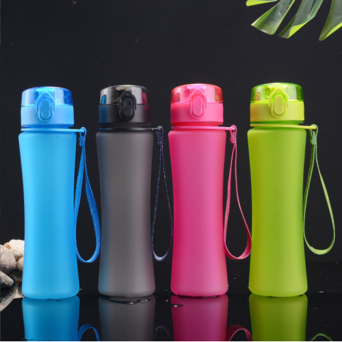 Plastic Bouncing Portable Sports Water Bottle with Handle