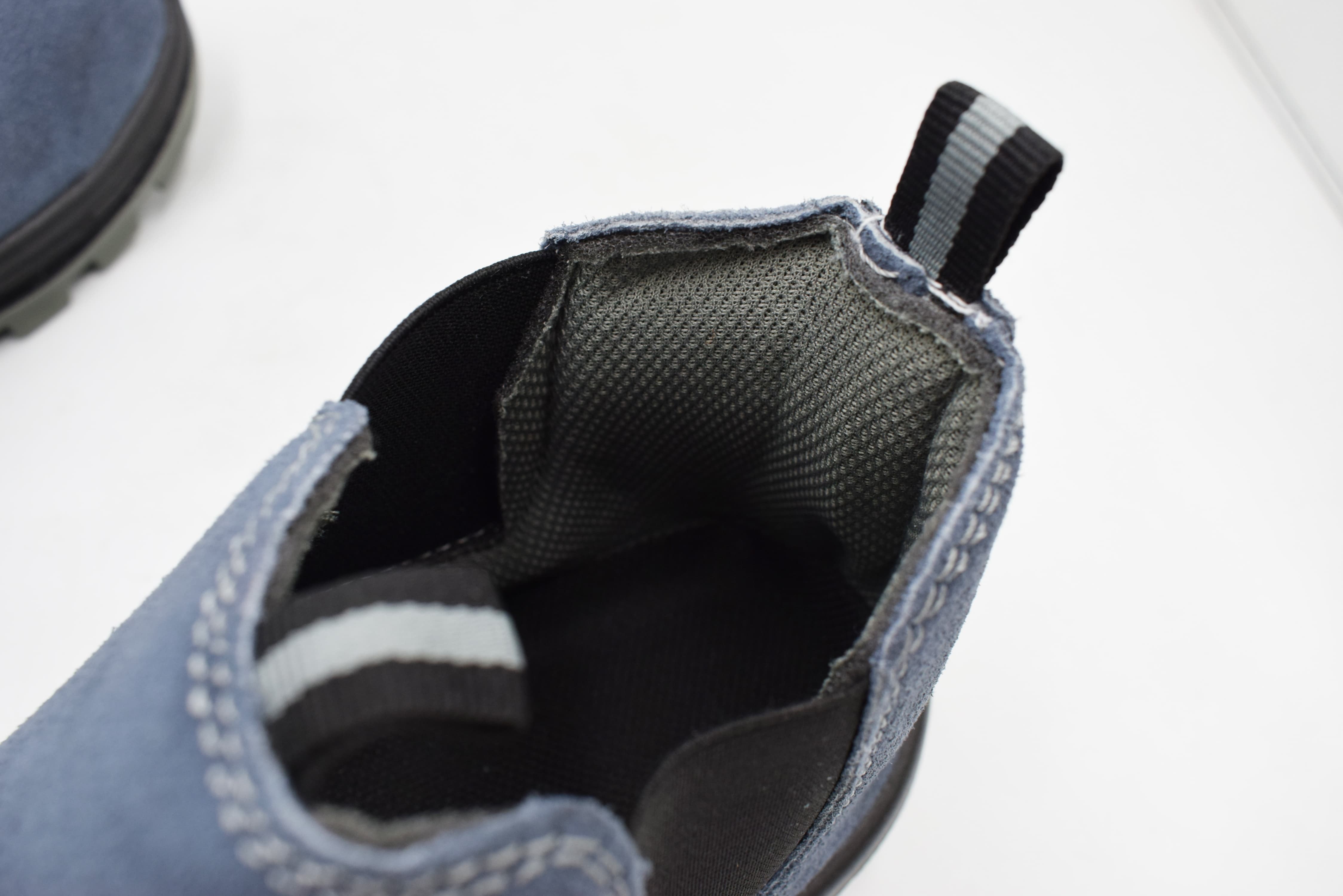 Anti-smashing and anti-stabbing labor safety shoes