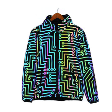 Fresentata a vento hip hop: colorata giacca da palude con cappuccio riflettente con linee di circuito geometrico