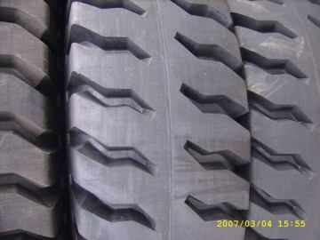 Earthmover tire 3300-51