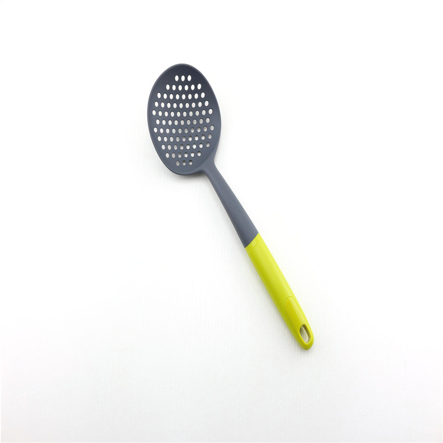 Skimmer de nylon de cocina resistente al calor con mango de PP