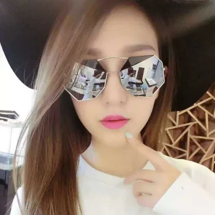 Polarized lens sunglasses with REVO Mirror