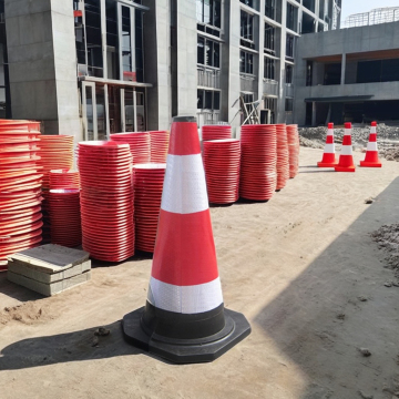Top Sale Supplier Traffic Cone with Black Base and PU Rode Safety Cone