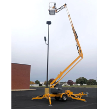 Mann heben artikulierter Boom Lift Spinnenlift auf