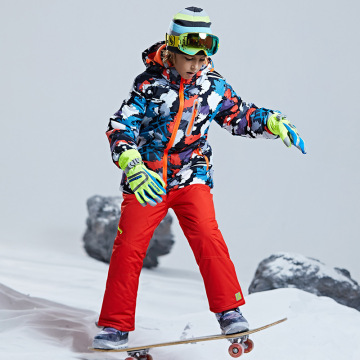 Warm and comfortable children's ski suit