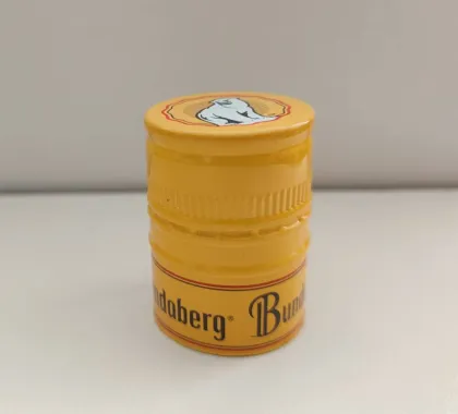 36x52 Vodka bottle closure with plastic insert